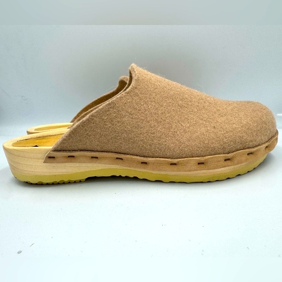 No.6 Sz 39 Women's Tan Slip-On Felt Clogs on Wood Base - Picture 6 of 6